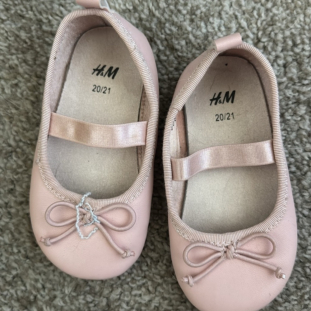 Bundle of Baby Shoes size 5-5.5 - Picture 2 of 6